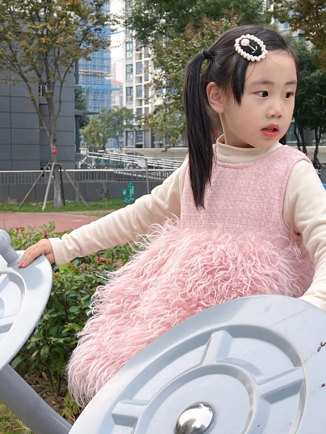 有一个超爱穿粉色裙子的女鹅