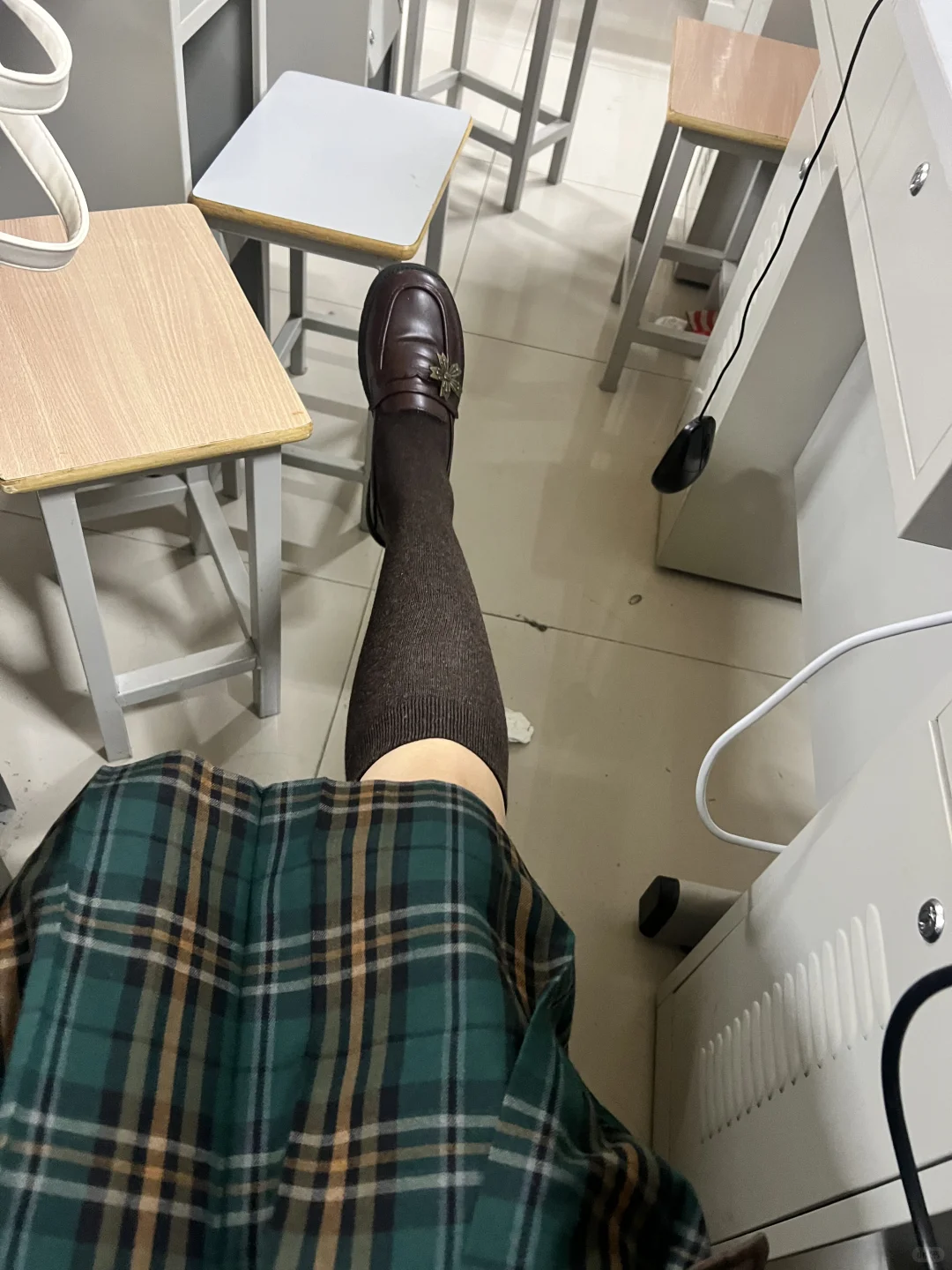 当我没买到合适的打底裤又穿jk时be like：