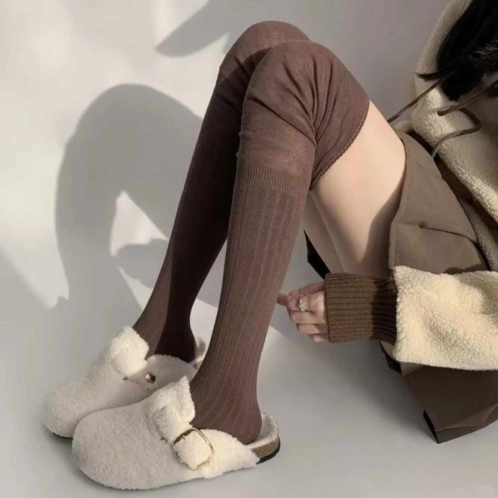 秋冬焊在腿上的神！JK 堆堆过膝袜也太绝了