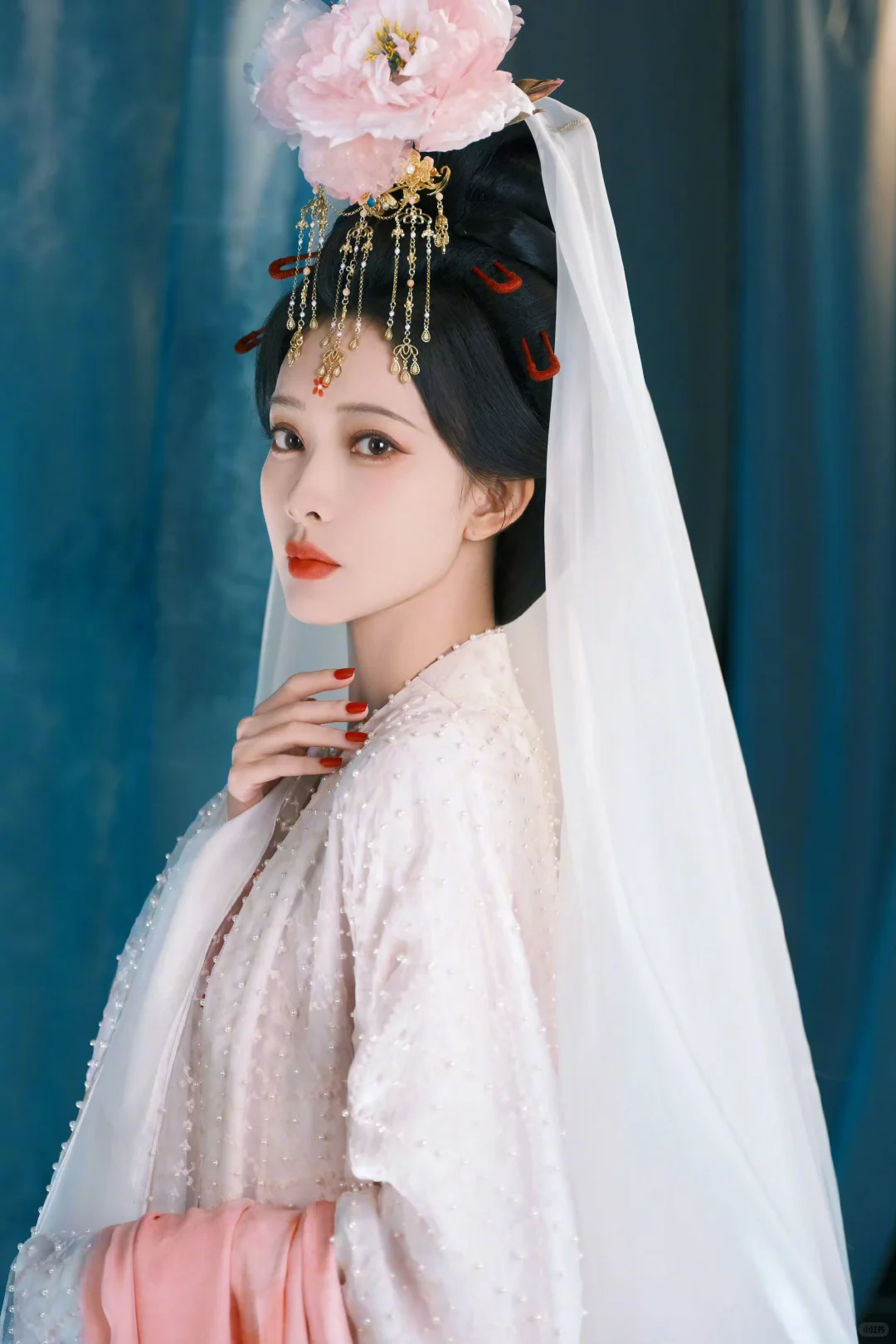 真的被这个妆造美到了～～～