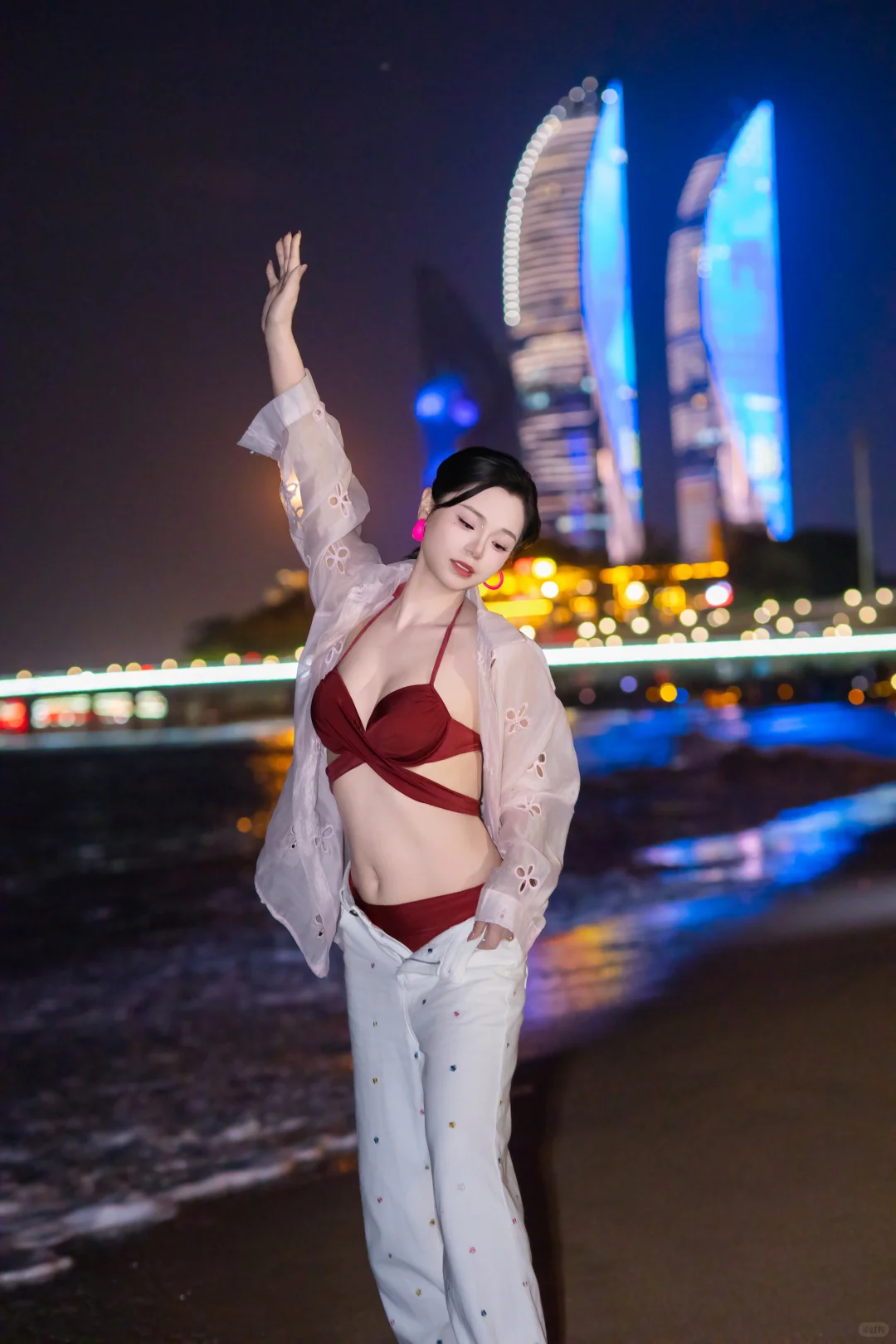 冷调海滩x热辣比基尼美女的视觉暴击🔥