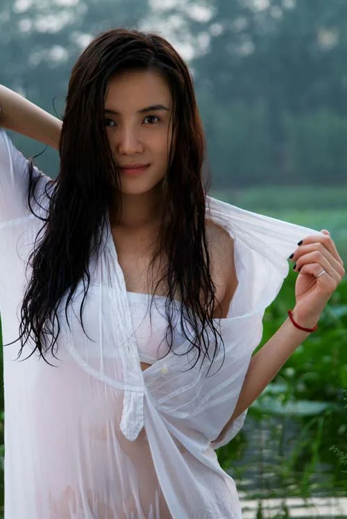 《爱莲说》在宋佳身上具象化了