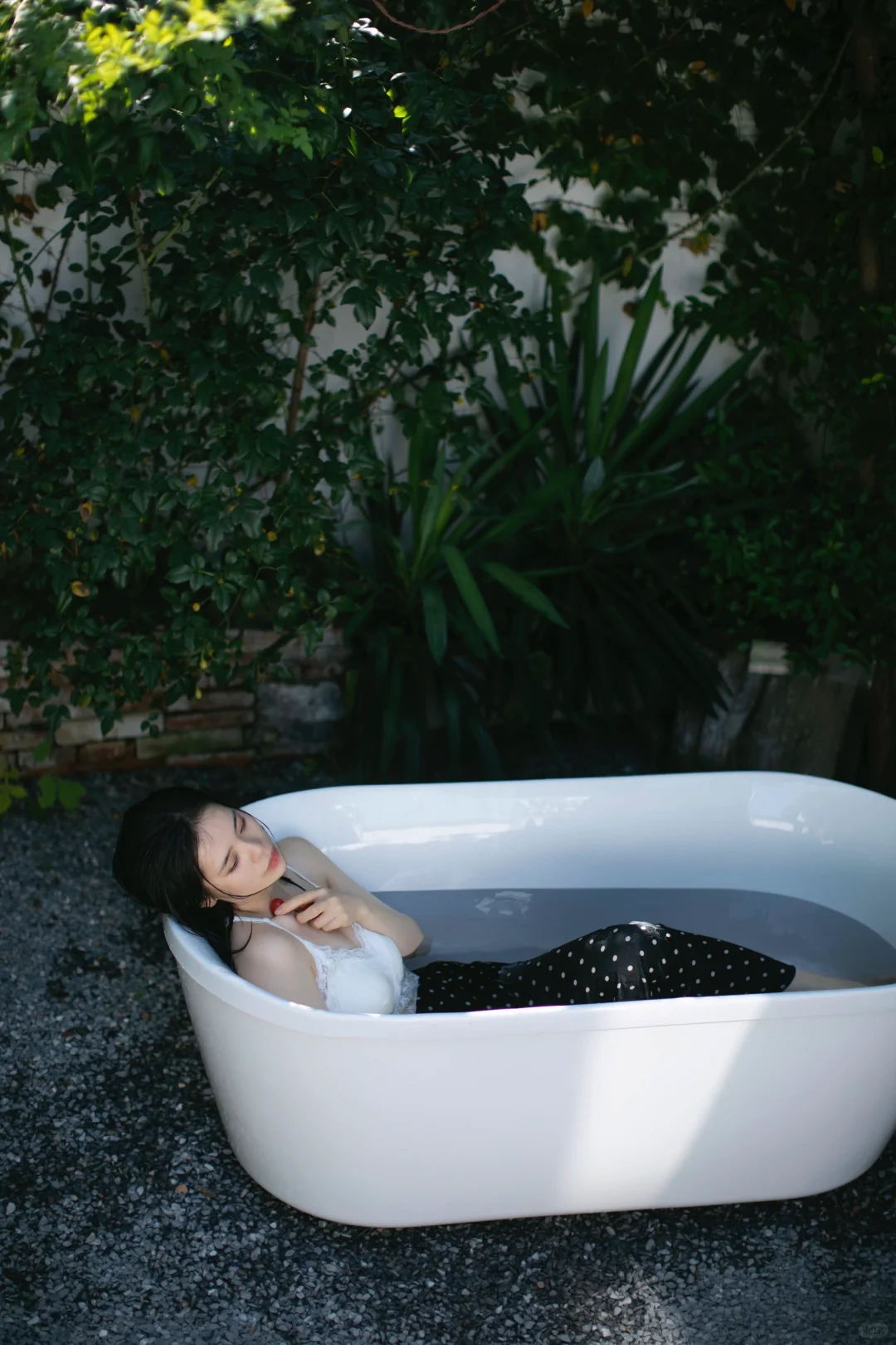 夏日浴缸照