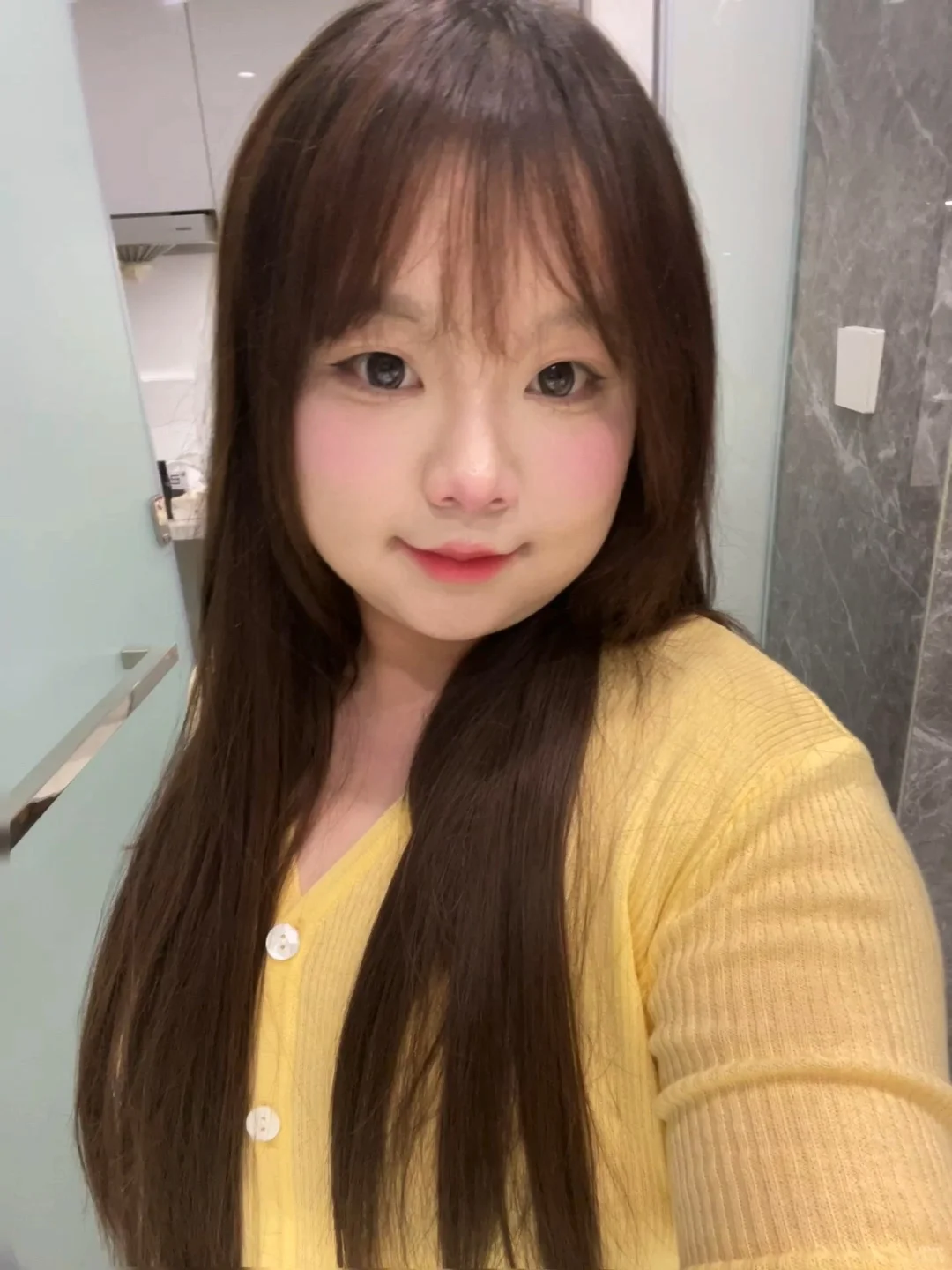 素颜长这样😭能算美女吗？能和帅哥恋爱吗？