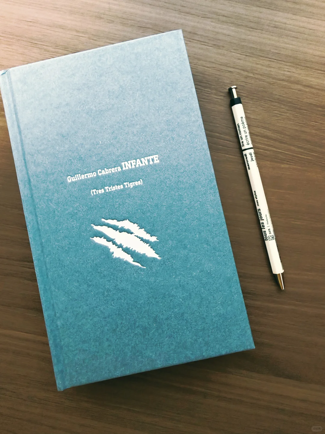 📚奇书推荐 | 作者写这书的时候喝嗨了吧……