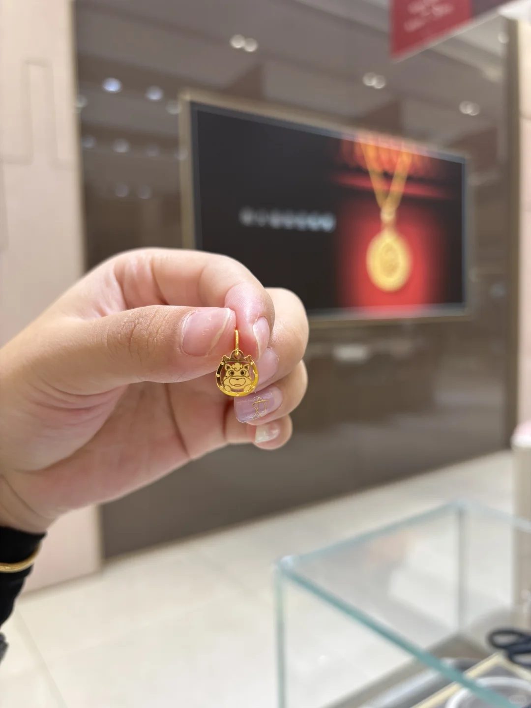 周大福绝绝子克重小吊坠！！！