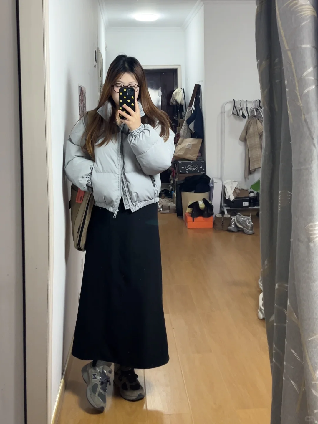 162 122斤短款棉服搭黑色半身裙好显瘦！