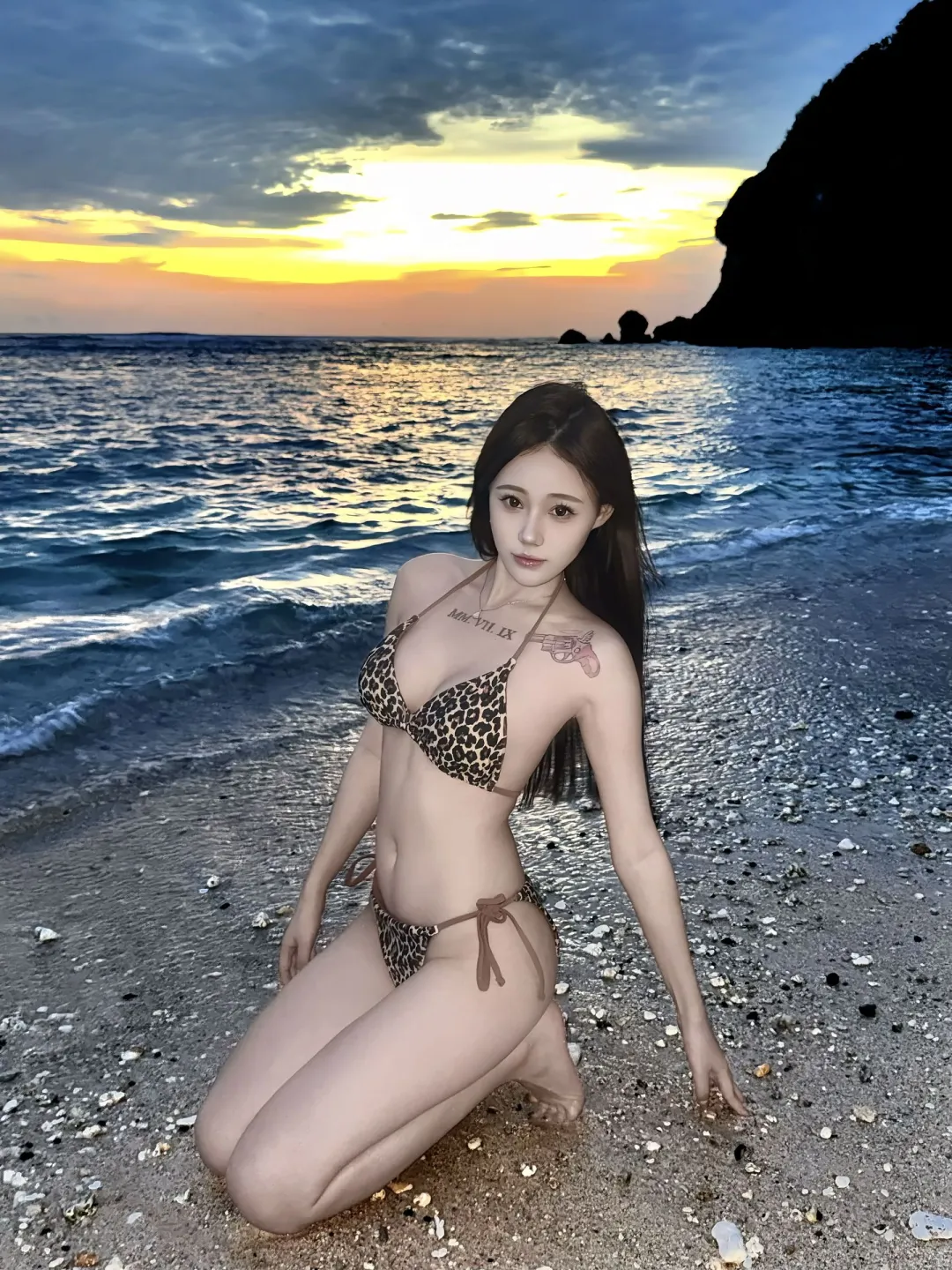 海边夕阳下的氛围感，还是夏天好