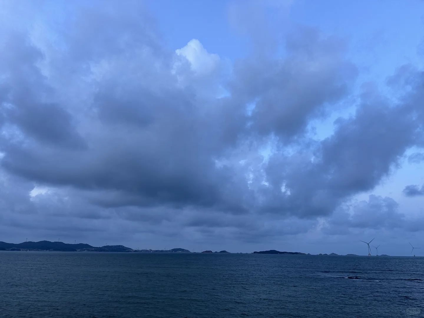 第一次穿比基尼还是有点不好意思