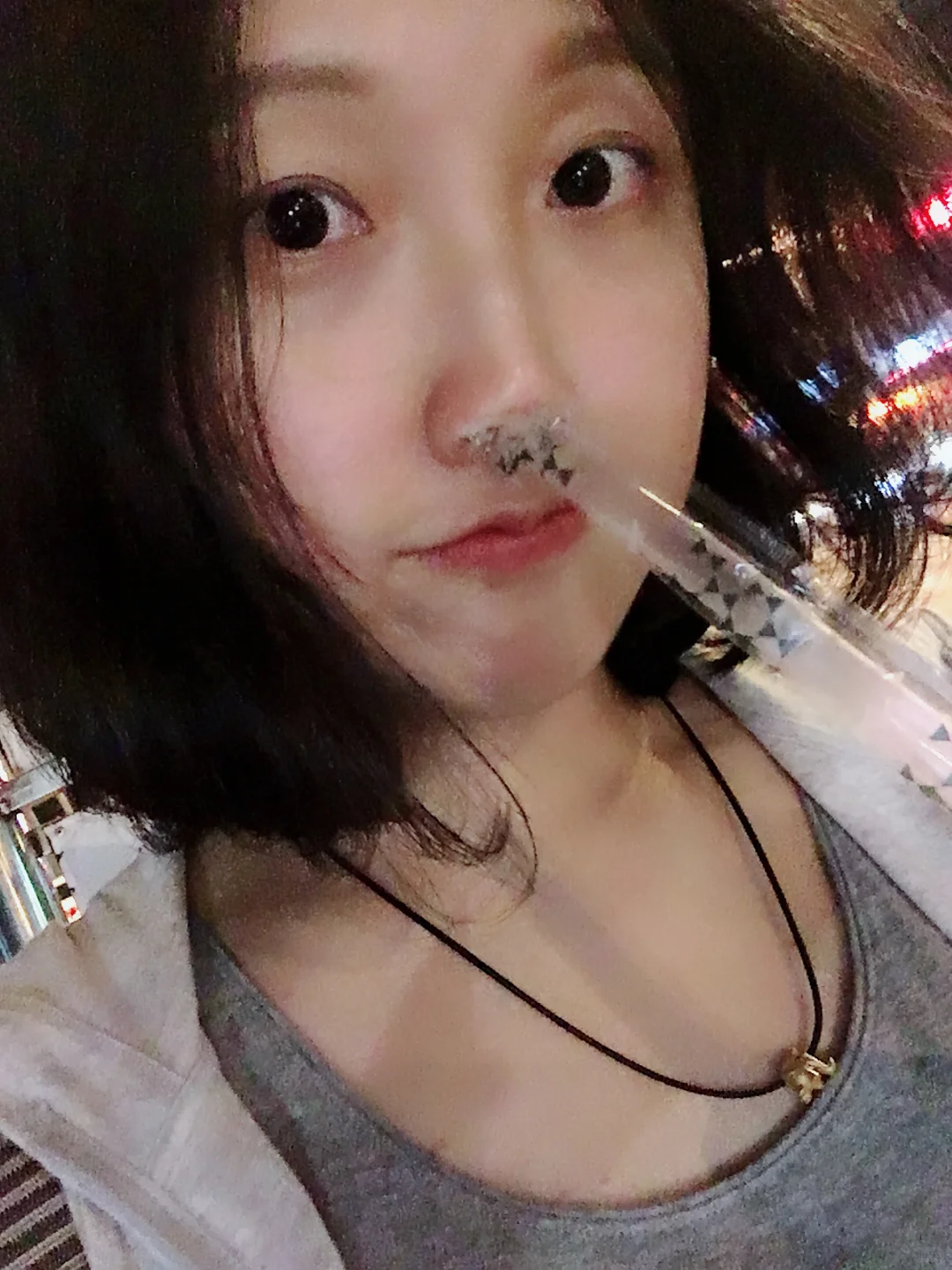 “你好像大学生啊”“不是 真不是”