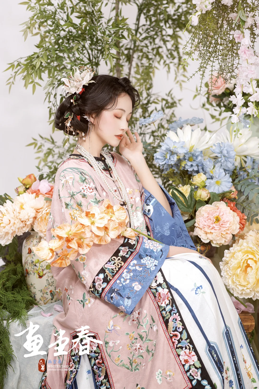 “我不是旧时代遗物，是盛放的东方玫瑰”