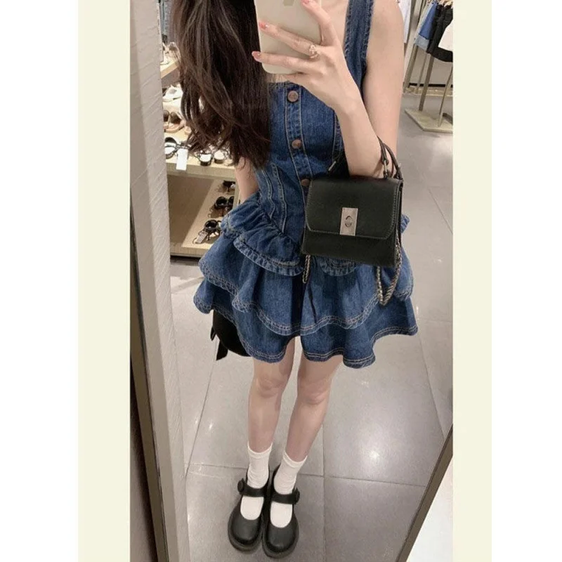 牛仔裙超显白～