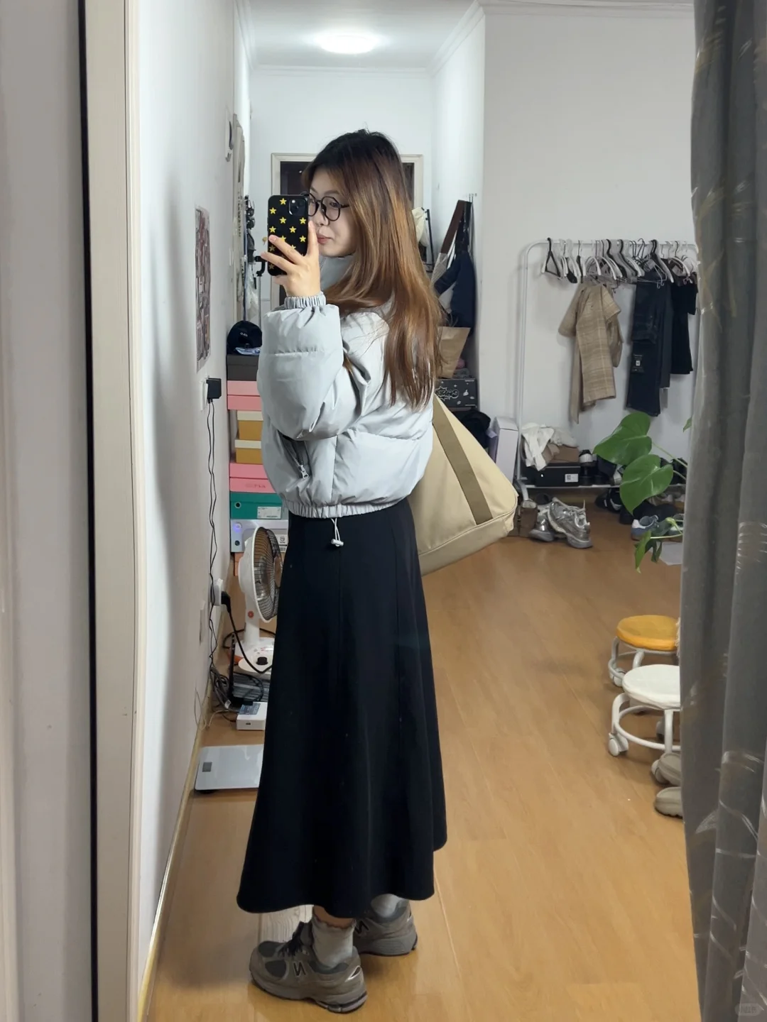 162 122斤短款棉服搭黑色半身裙好显瘦！