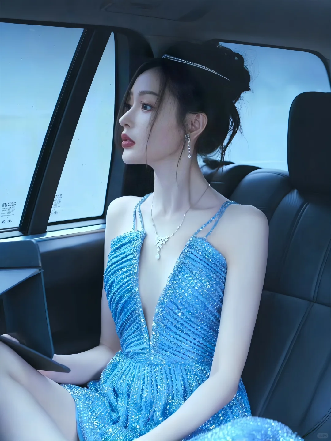 张天爱车照有点魅啊