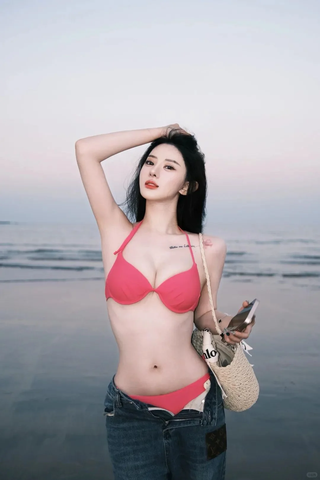 美艳动人，白到发光，这样女人是谁的小娇妻