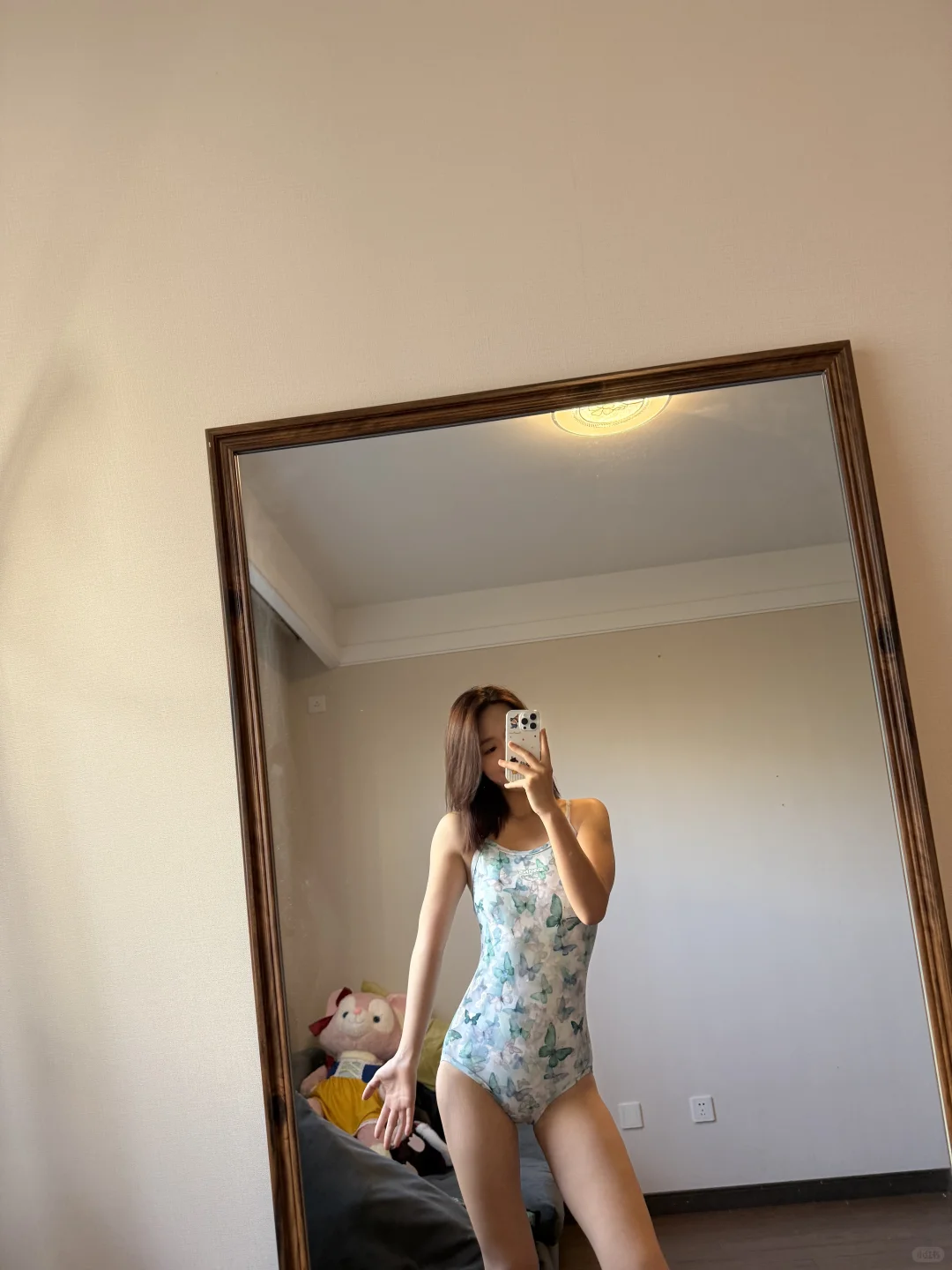 简直就是个挑泳衣的小能手