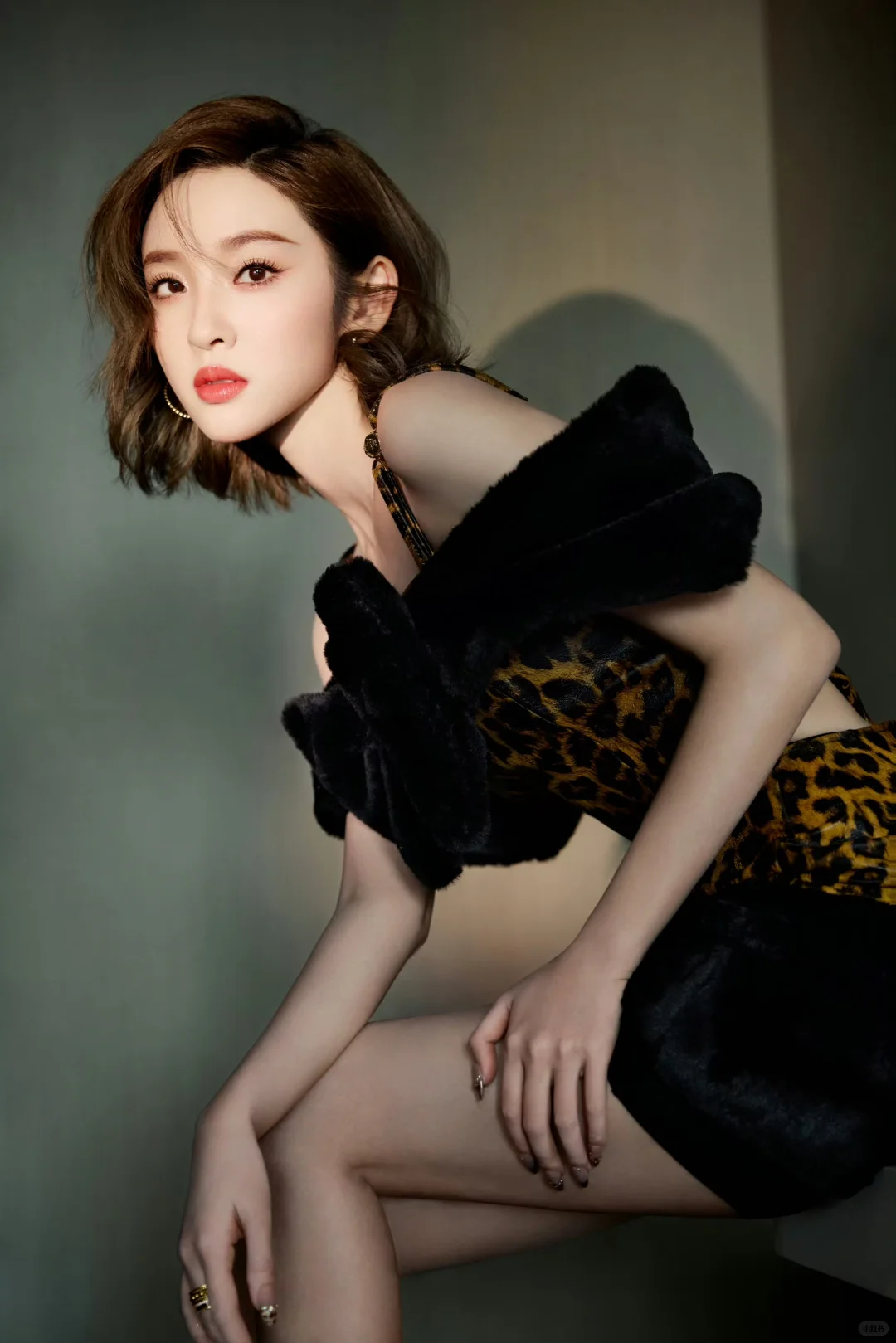 唐艺昕 豹纹蝴蝶结身材绝绝子