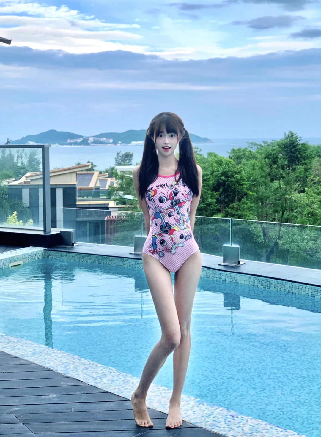 一穿上泳衣就变甜妹啦💕！