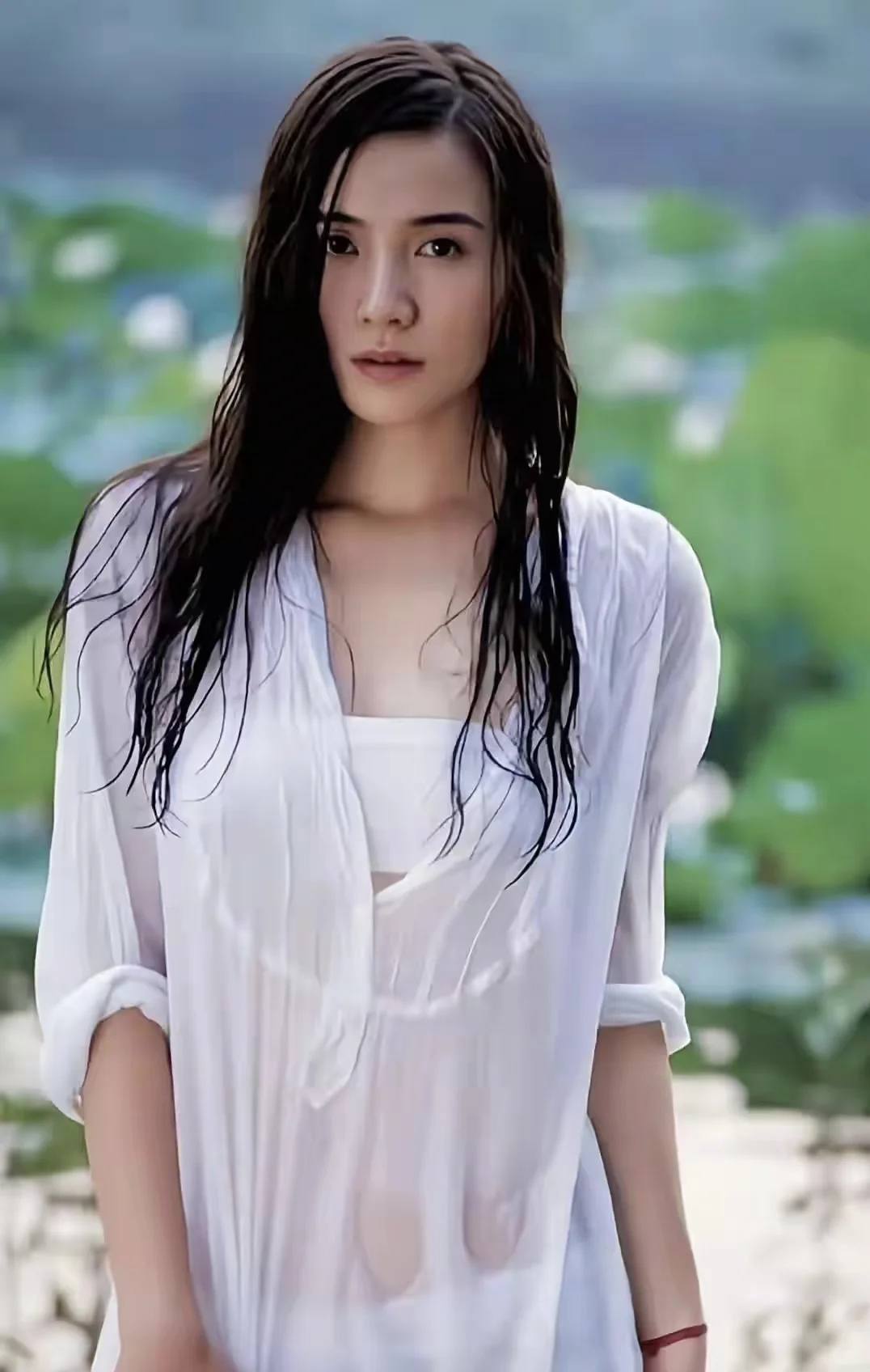 《爱莲说》在宋佳身上具象化了