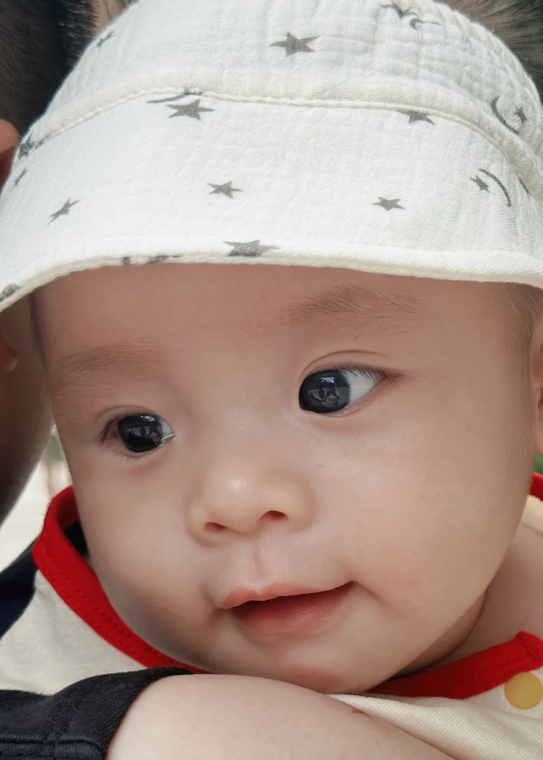 小宝宝的迷人眼神👀