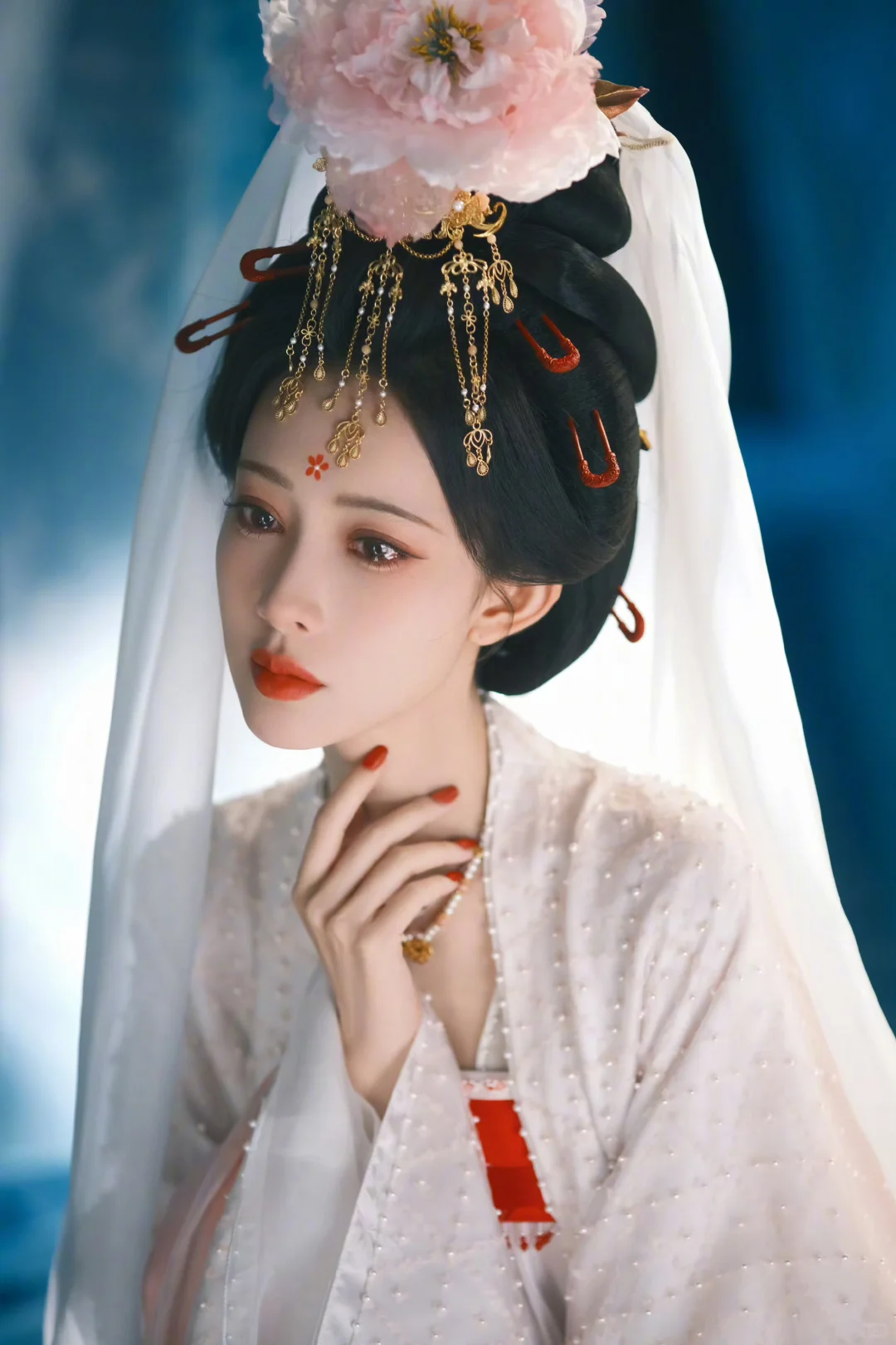 真的被这个妆造美到了～～～