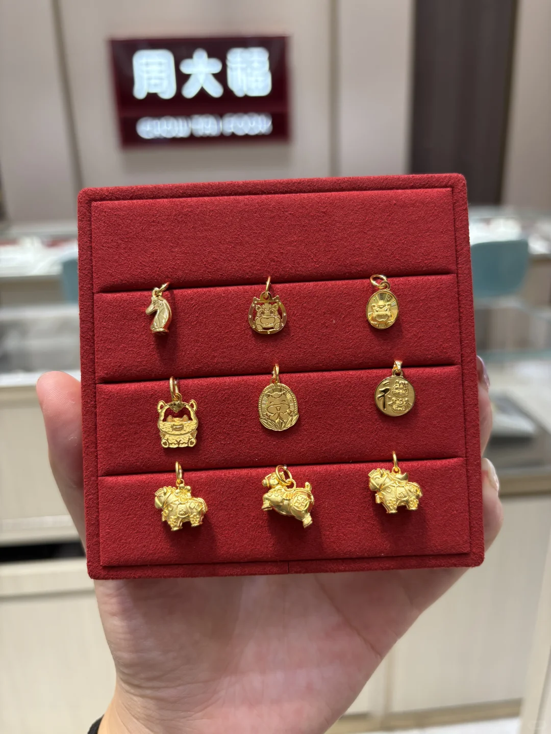 周大福绝绝子克重小吊坠！！！