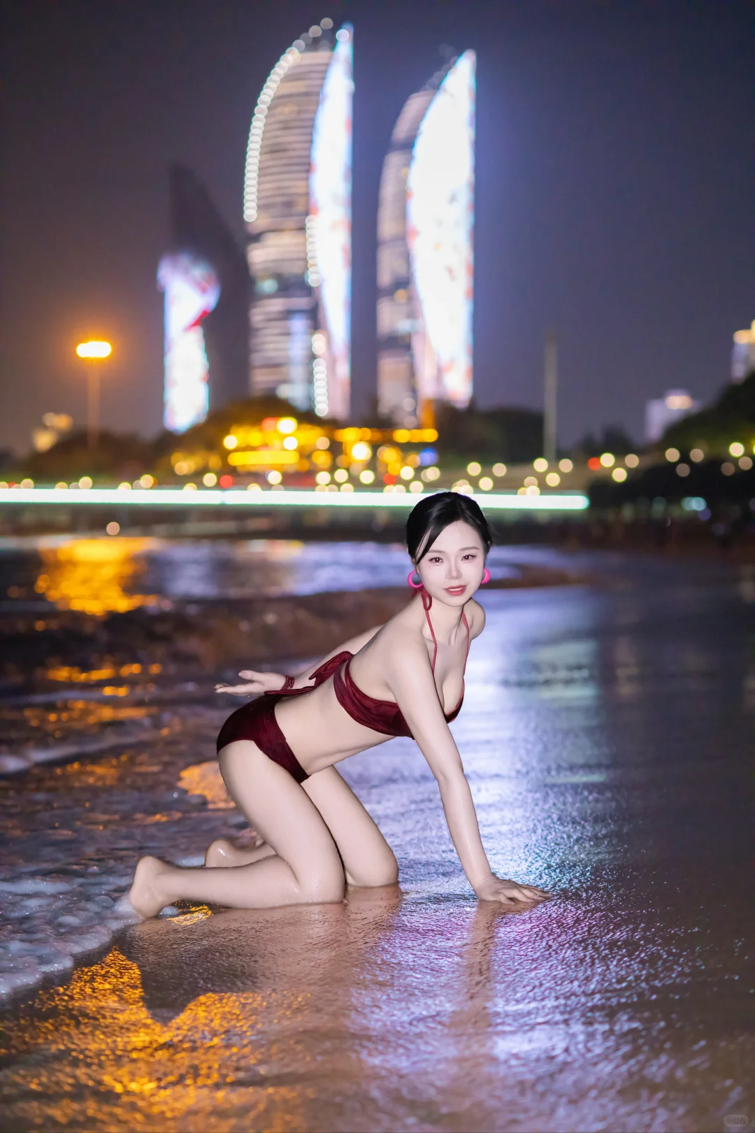 冷调海滩x热辣比基尼美女的视觉暴击🔥