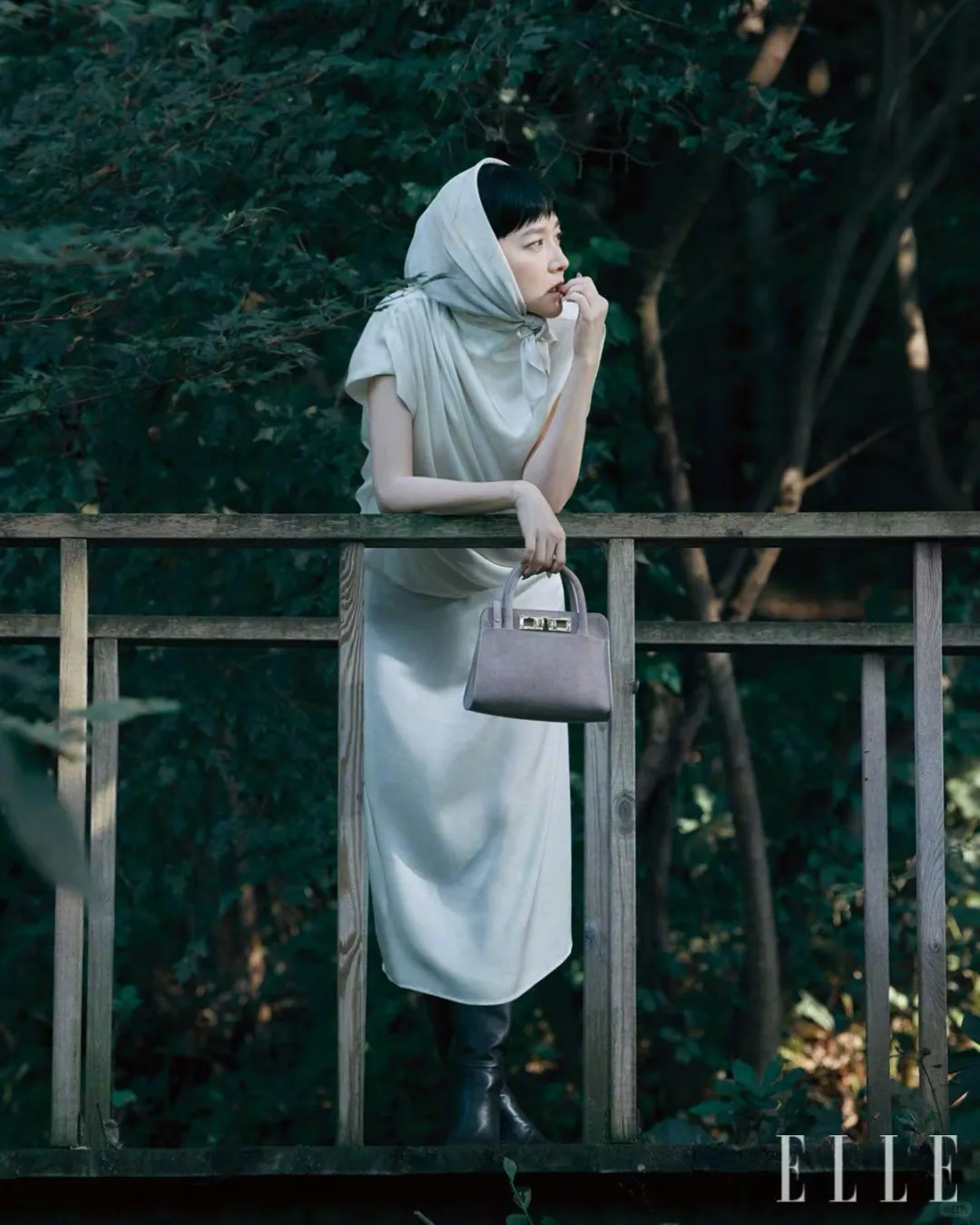 54岁“氧气女神”李英爱登ELLE时尚大片