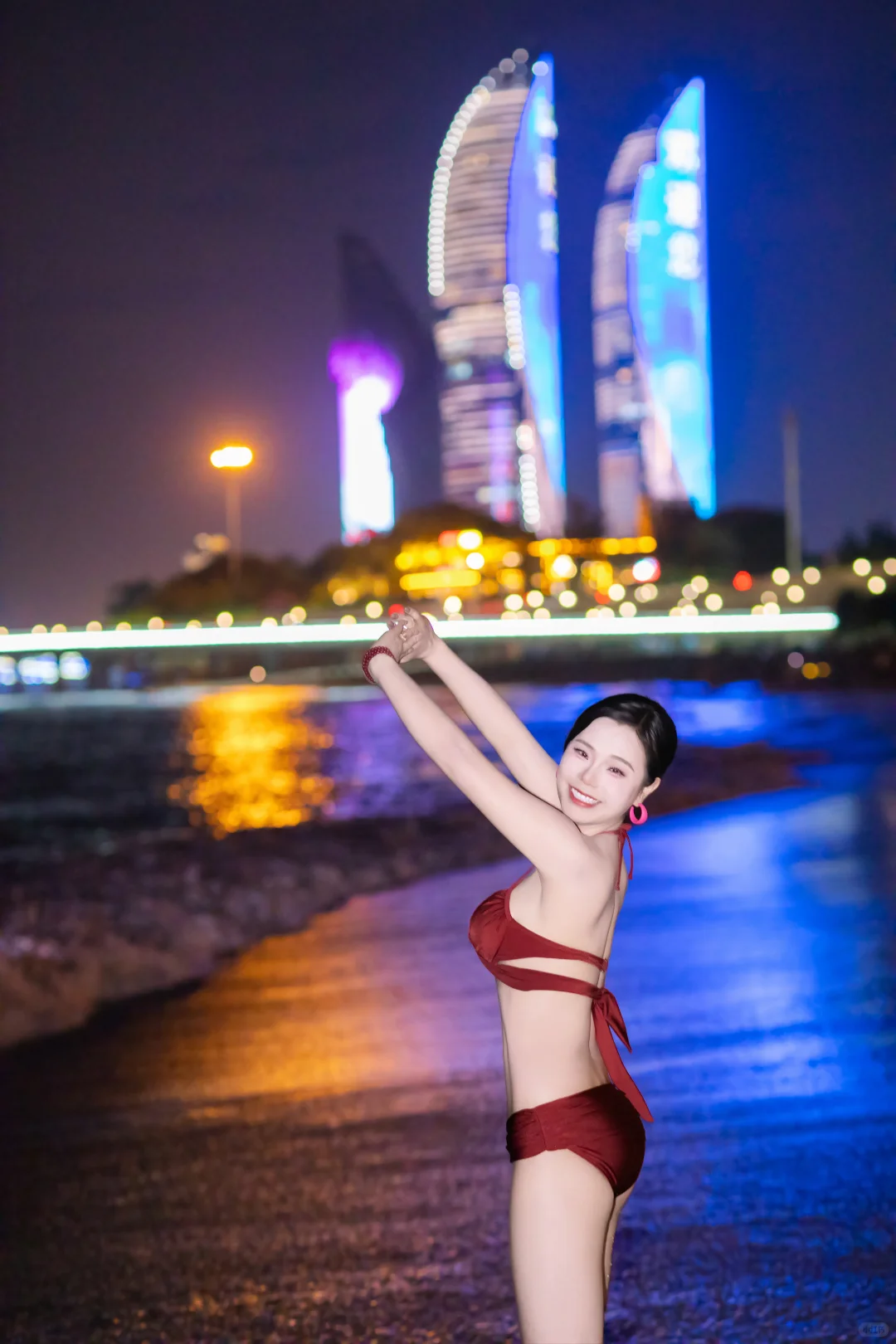 冷调海滩x热辣比基尼美女的视觉暴击🔥