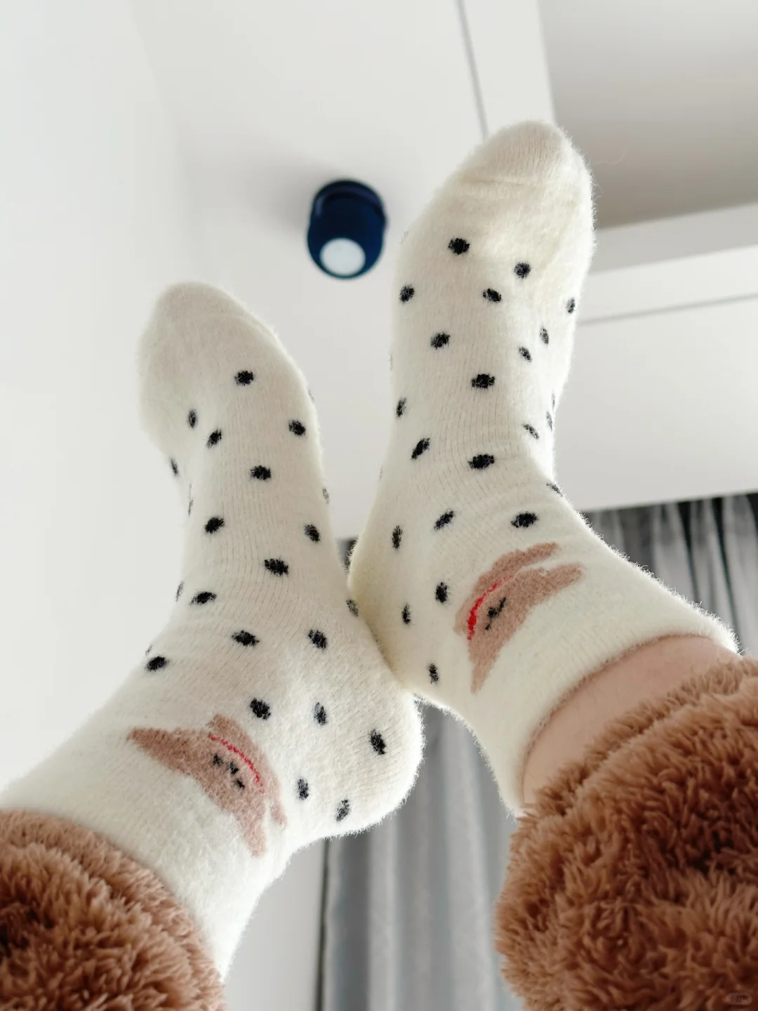 谁说女生穿厚袜子会脚臭！！