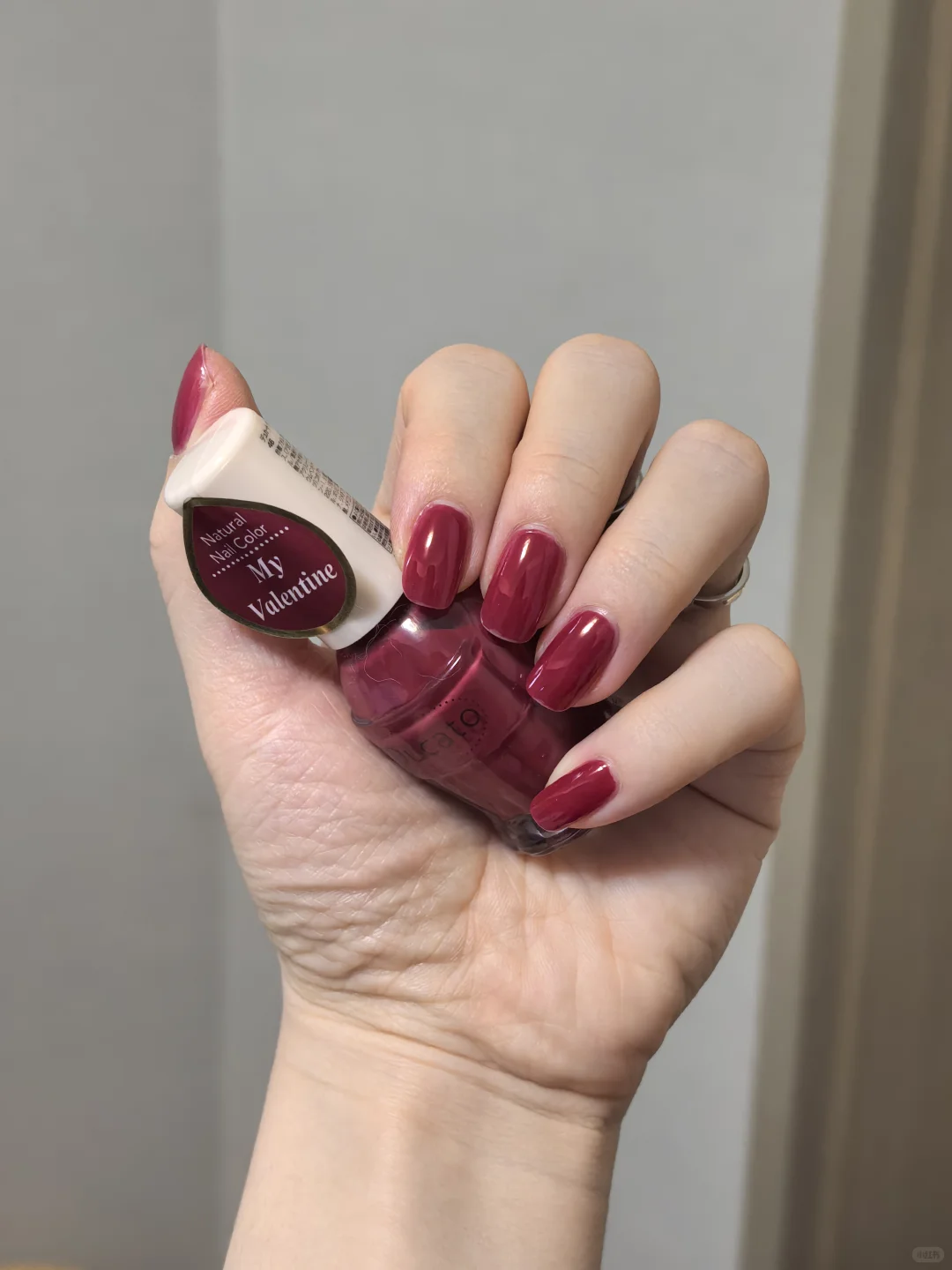 又妩媚又显白的红色指甲油被我找到了！