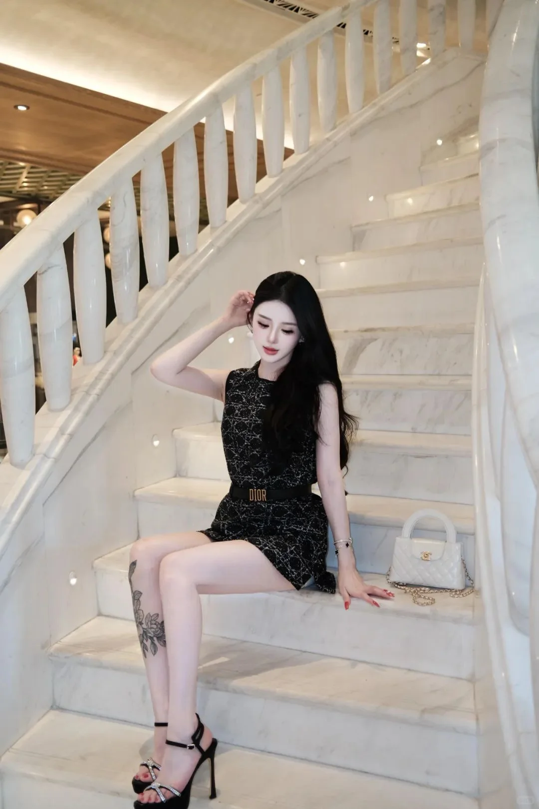 美艳动人，白到发光，这样女人是谁的小娇妻