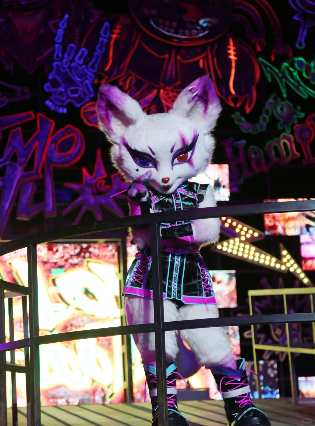 妩媚多姿妖娆魅力四射的诡魅狐带你跳起来~