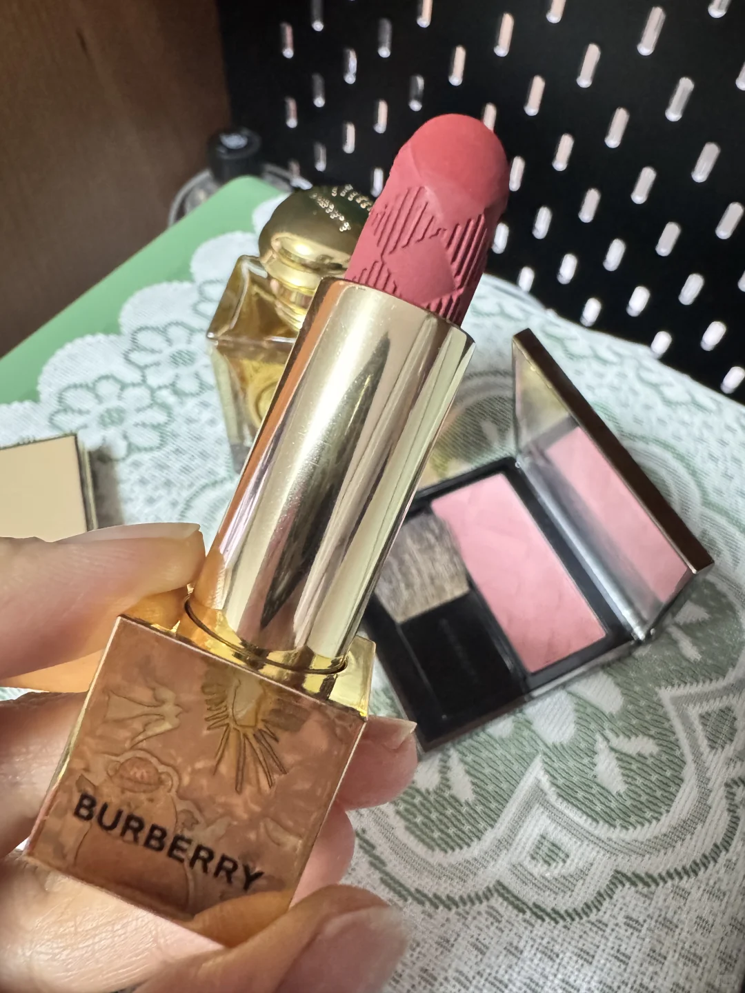 Burberry女神沐浴，就是秋冬必选