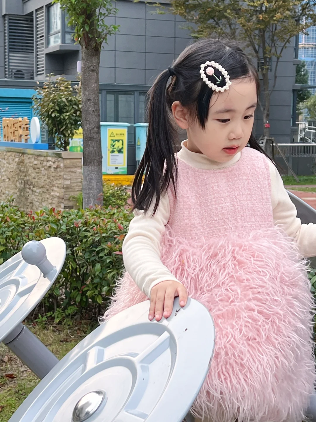 有一个超爱穿粉色裙子的女鹅