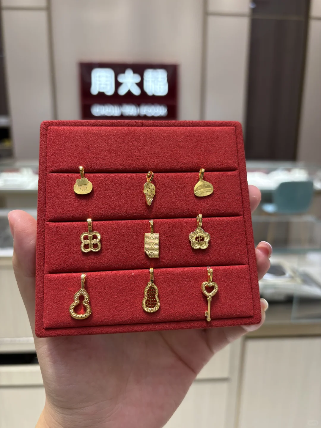 周大福绝绝子克重小吊坠！！！