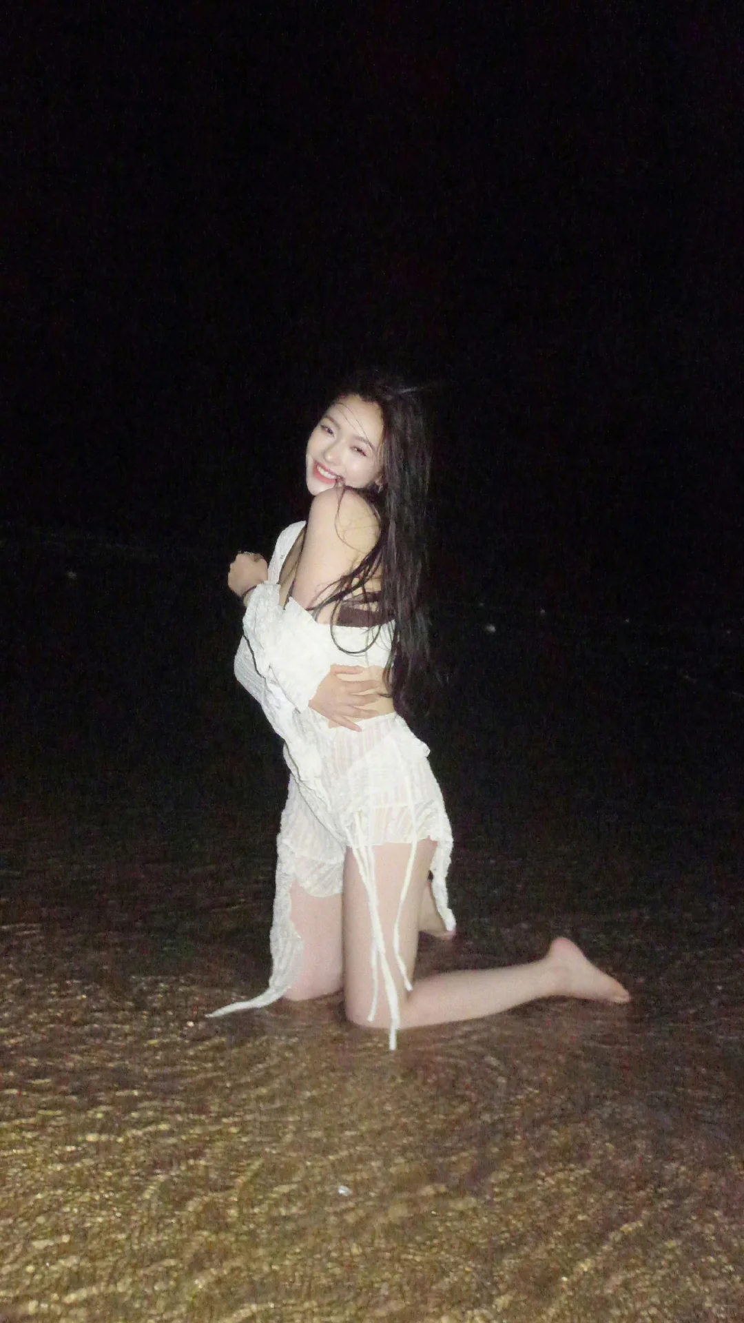 林允最新泳装物料