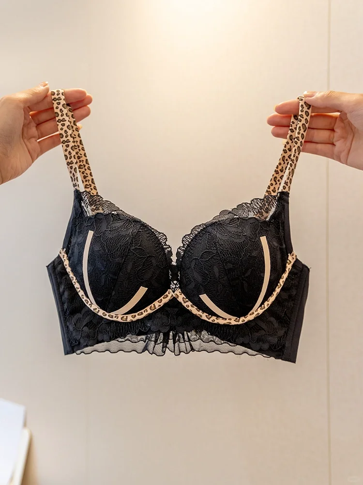 小胸上身直呼vocal！！黑色又纯又欲又撩