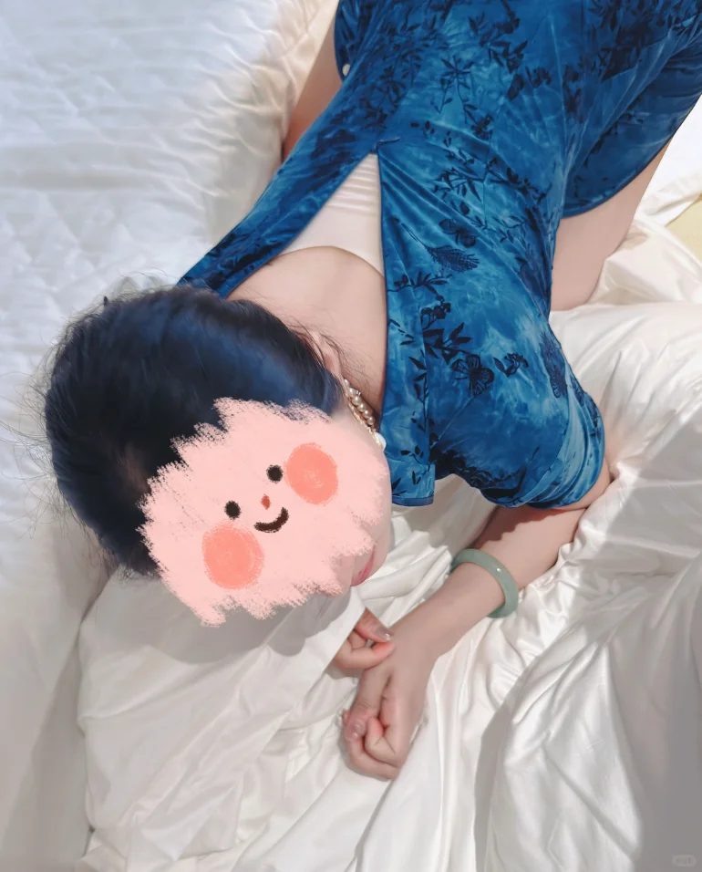 买了件蓝色旗袍，好看吗？