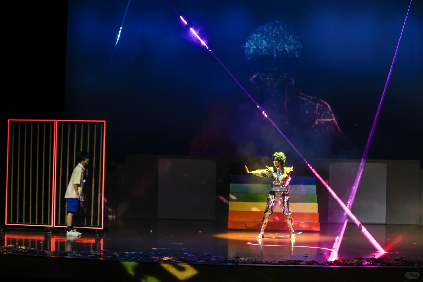 也是做上了2055年的服装设计了