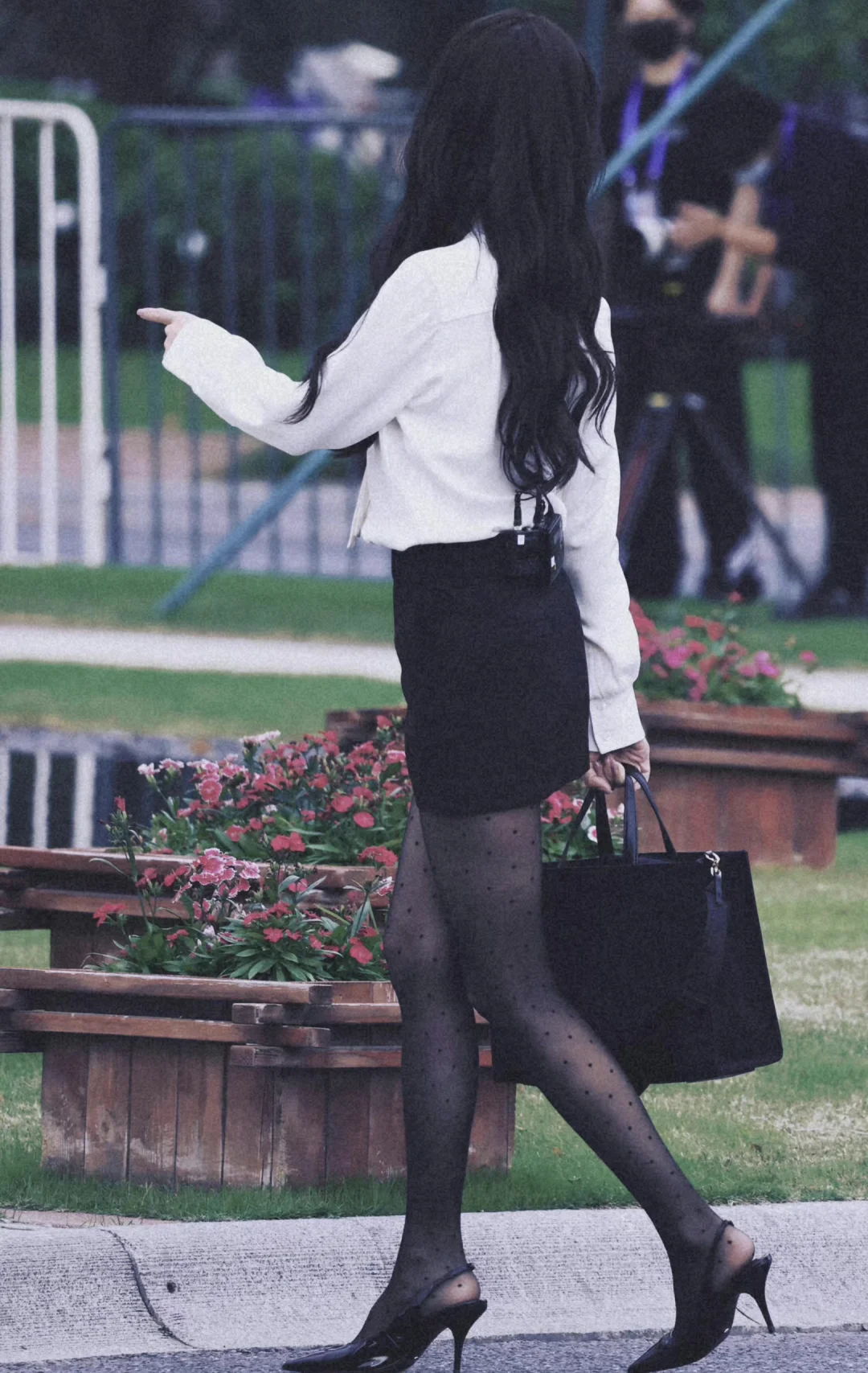 香港女星薛凯琪极品 OL 黑色丝袜通勤装