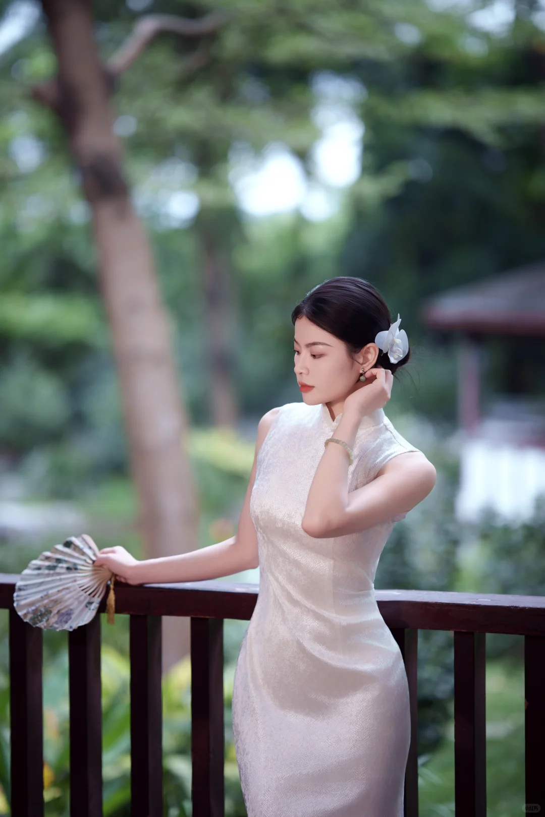 阴天也能拍出阳光感的旗袍