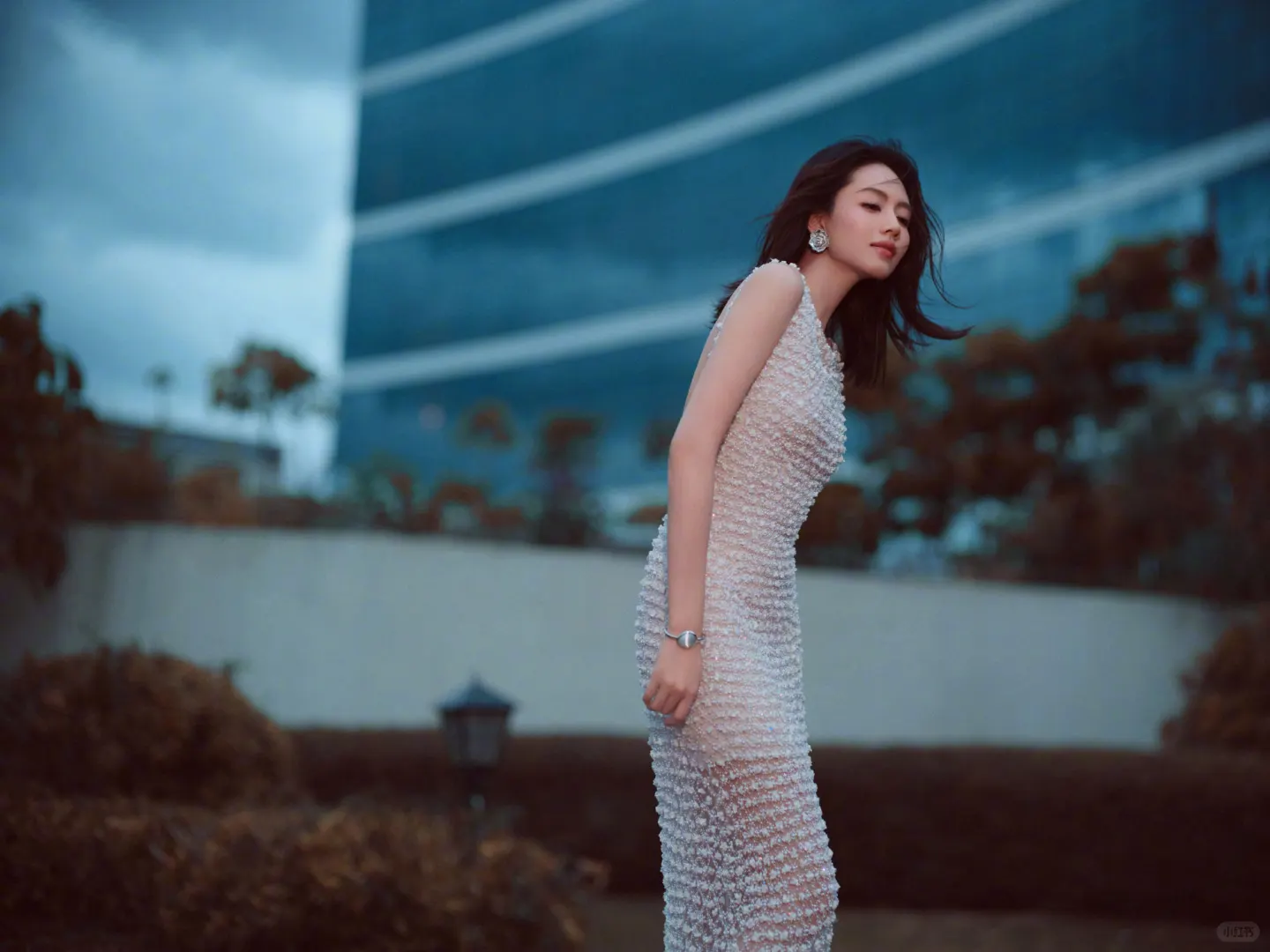 刘惜君性感露背裙