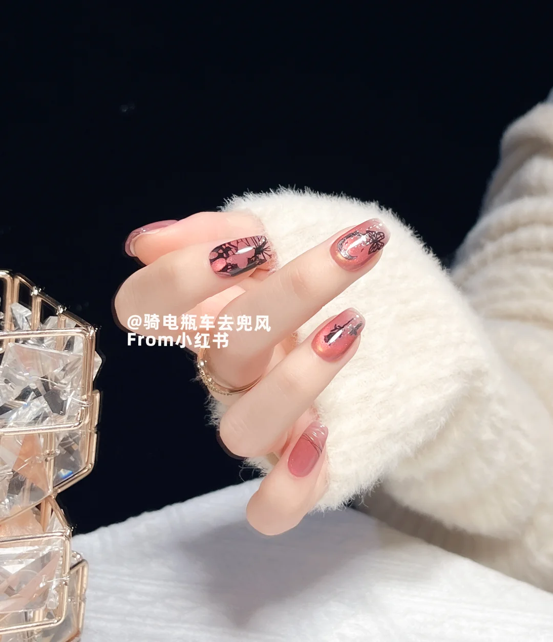 也太戳辣妹了 哥特风猫眼美甲~