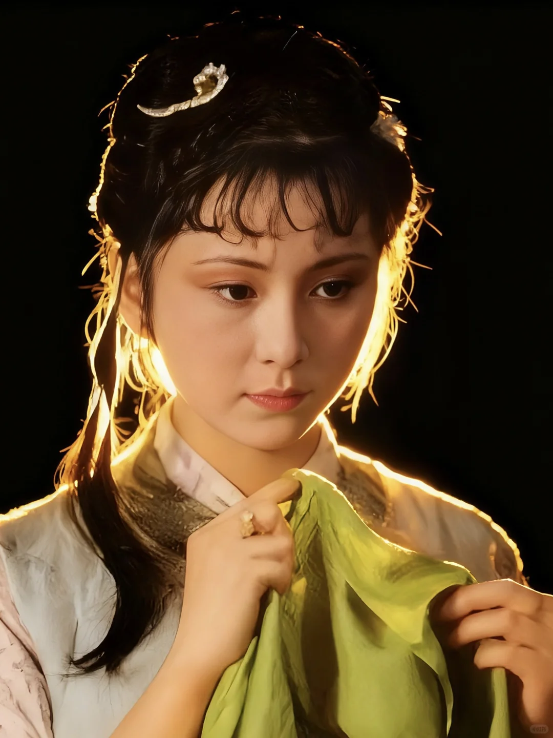 87版《红楼梦》晴雯定妆照：风流灵巧招人怨