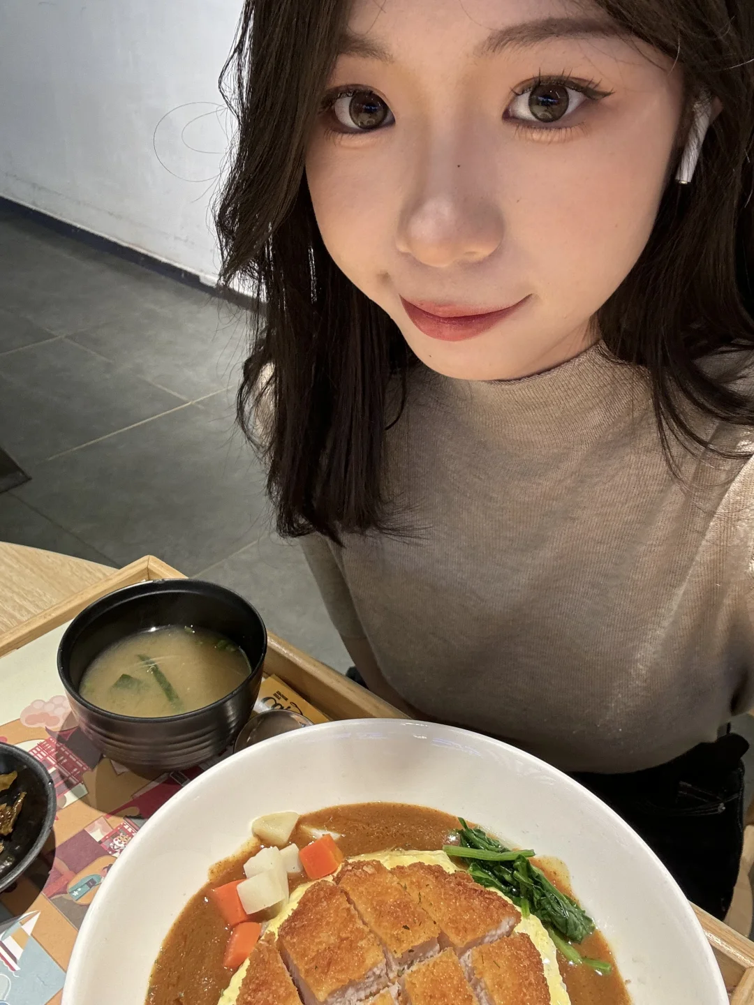 以为是姐感妆面结果是人妻感吗