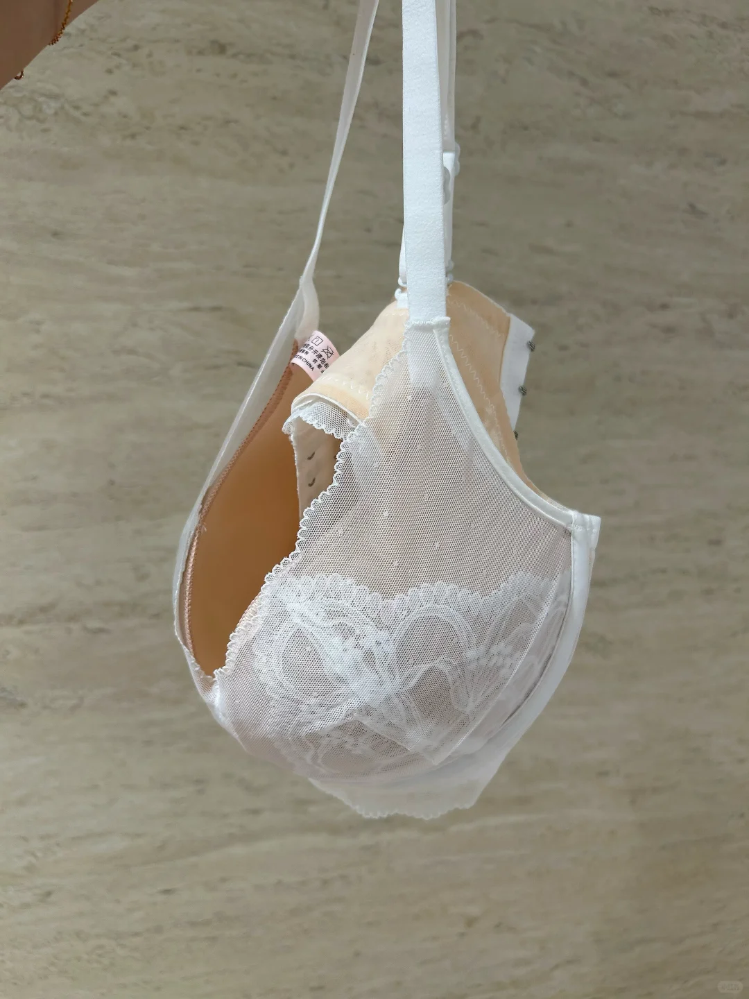 小胸进 。。。 约会战袍穿它就好了哇……