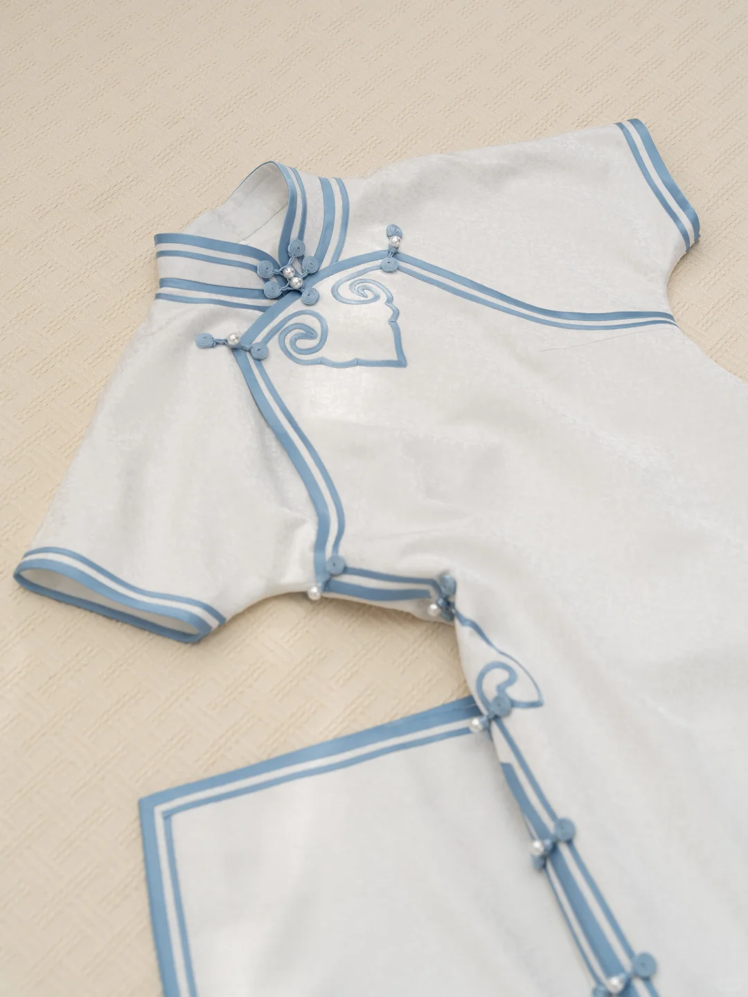 来点不一样的湖水蓝如意旗袍！