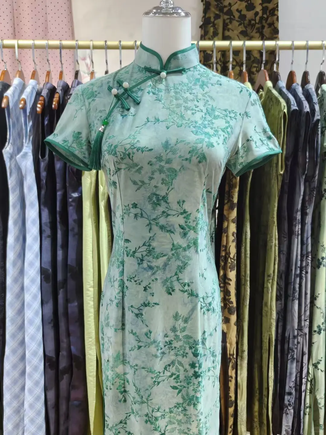 太原钟楼街平价旗袍店，百元解锁民国大小姐