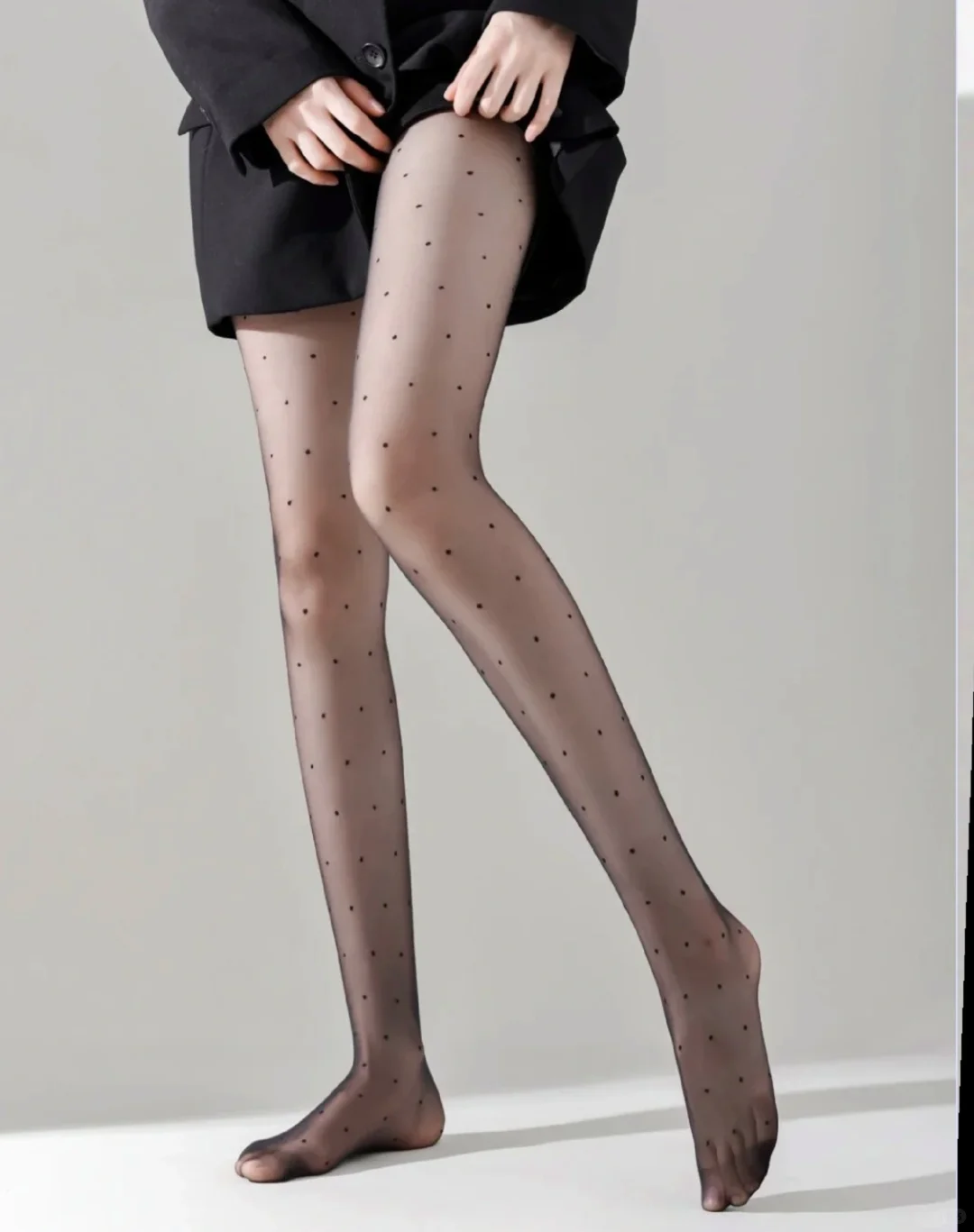 波点丝袜绝了！薄到像没穿还显腿长